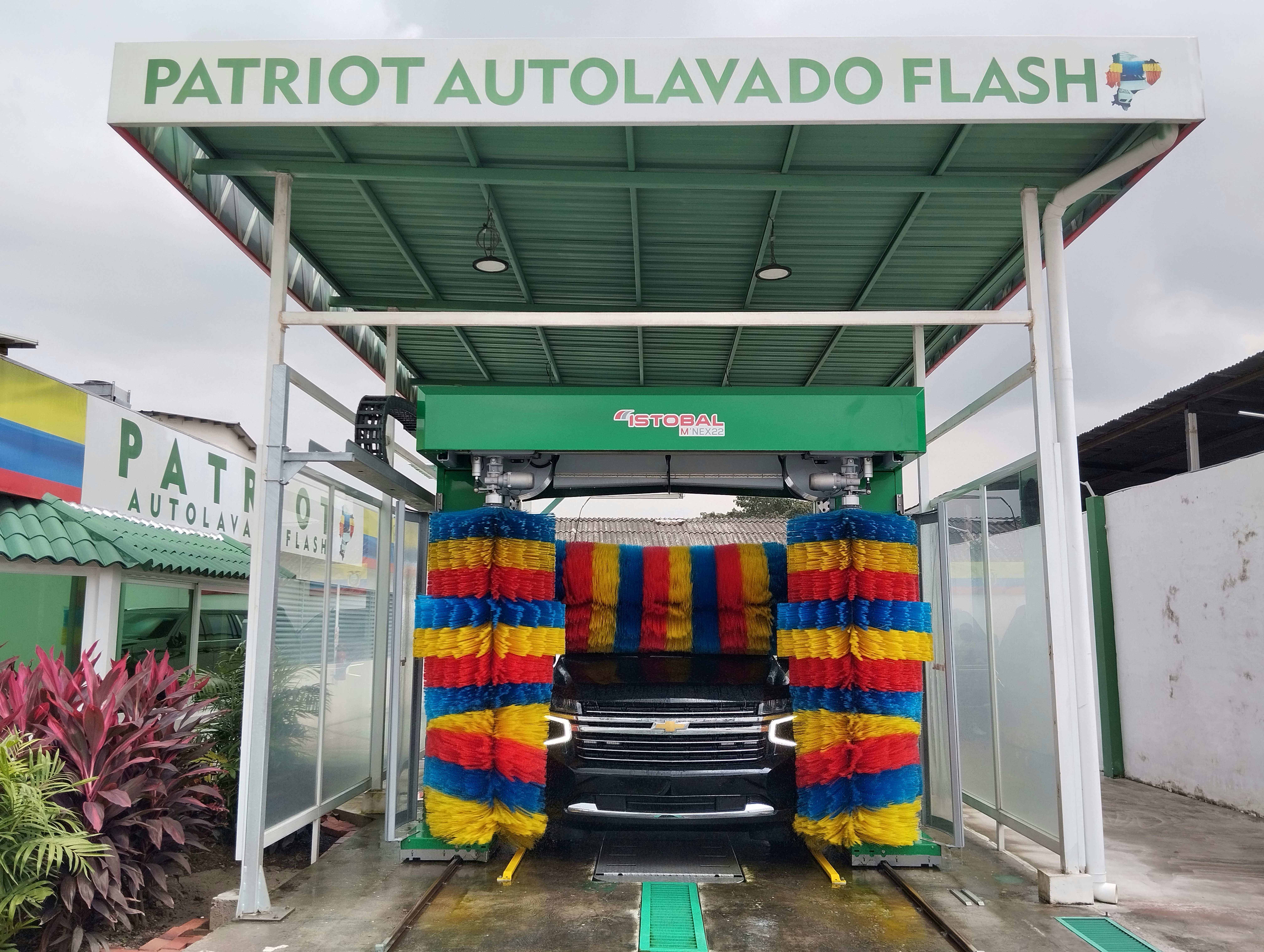 Autolavado Flash de Guayaquil, Ecuador, pone el ejemplo a nivel nacional de cómo se hace un buen car wash.