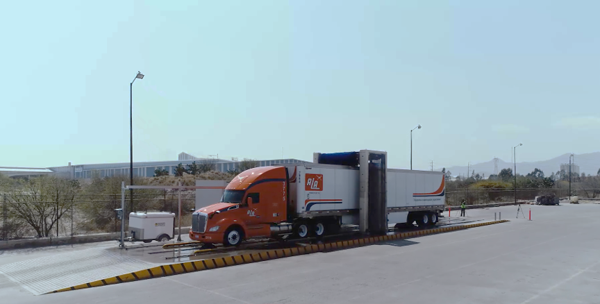 La mejores empresas de transporte de carga confían en Inter Ibérica para lavar su flota vehicular.